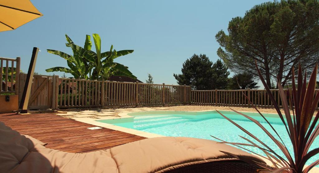 Hotel Le Clos Roussillon Pres De Sarlat 维塔克 外观 照片