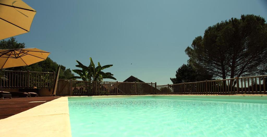 Hotel Le Clos Roussillon Pres De Sarlat 维塔克 外观 照片