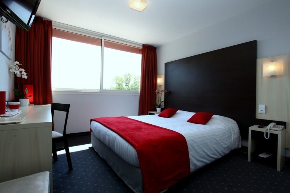 Hotel Le Clos Roussillon Pres De Sarlat 维塔克 外观 照片
