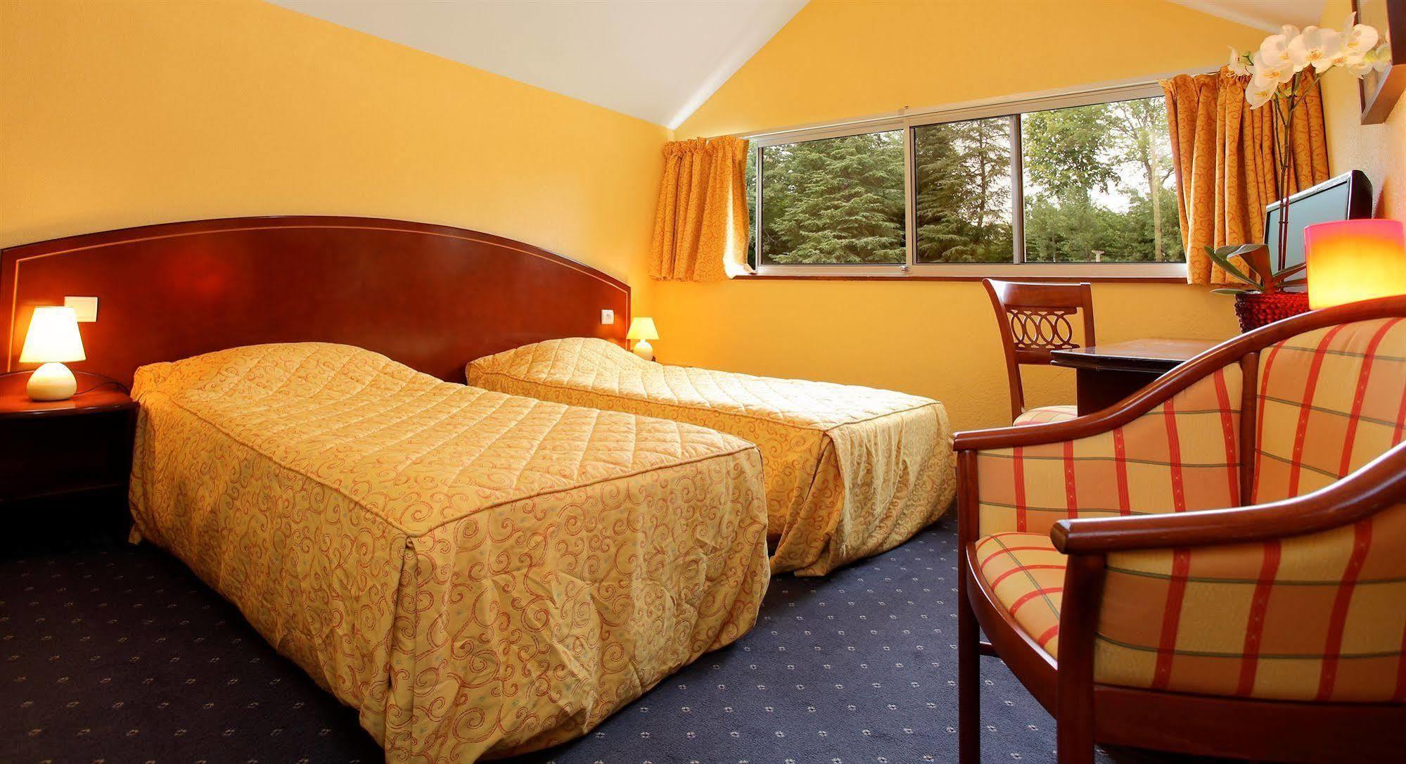 Hotel Le Clos Roussillon Pres De Sarlat 维塔克 外观 照片