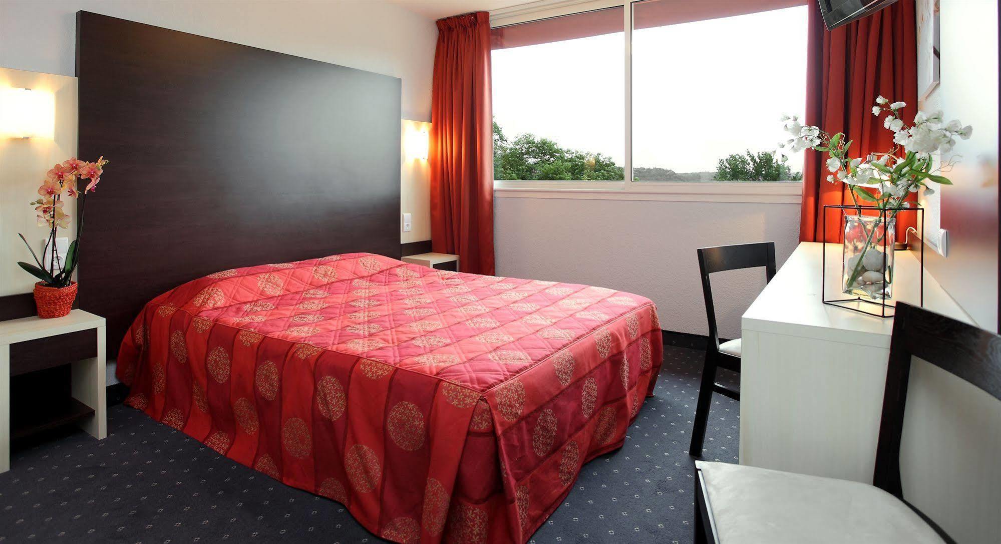 Hotel Le Clos Roussillon Pres De Sarlat 维塔克 外观 照片