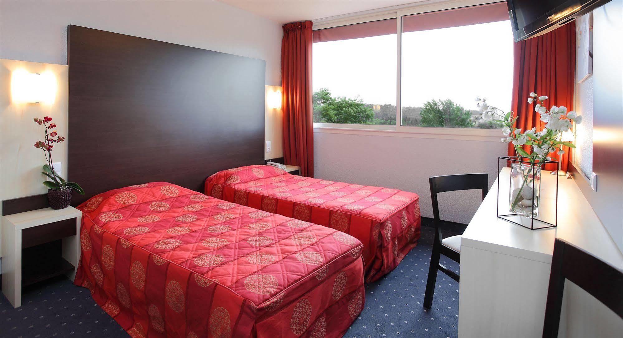 Hotel Le Clos Roussillon Pres De Sarlat 维塔克 外观 照片