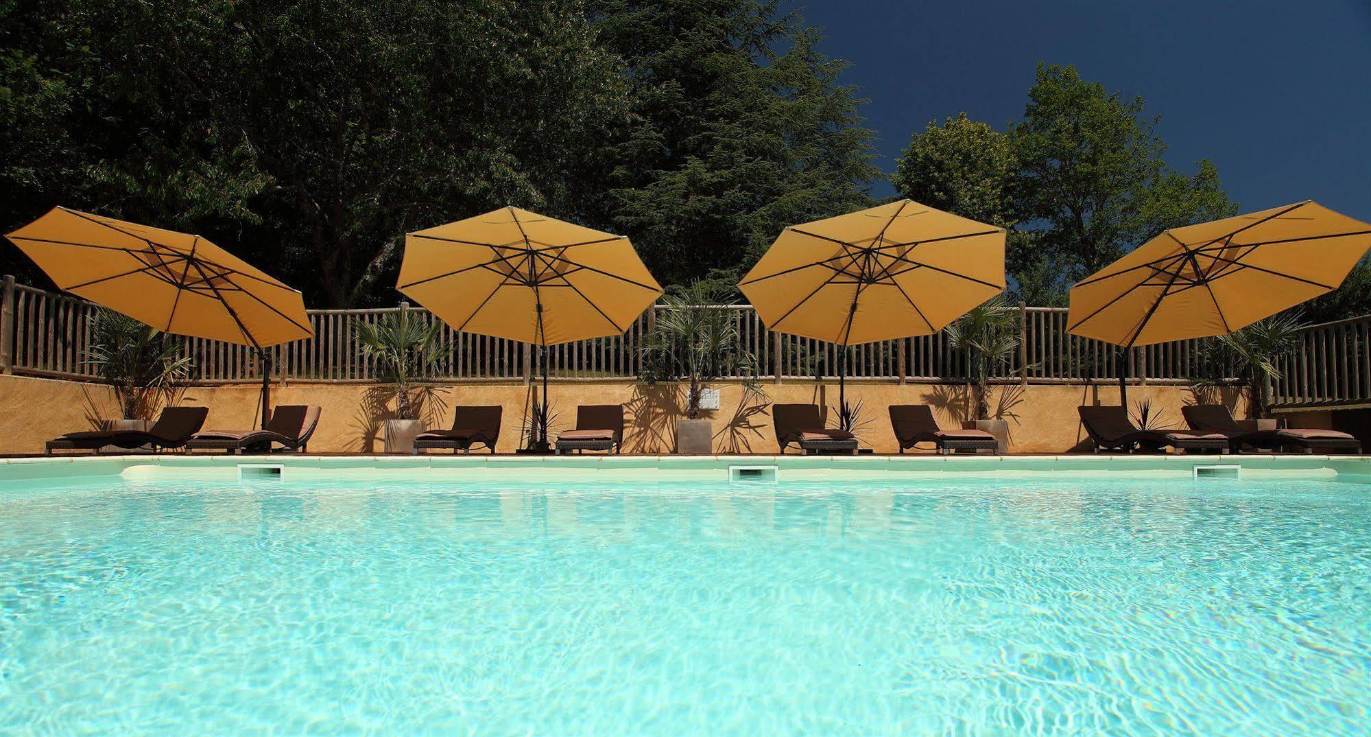 Hotel Le Clos Roussillon Pres De Sarlat 维塔克 外观 照片